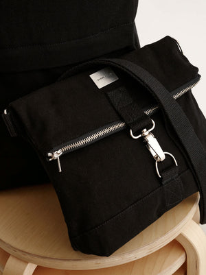 Tuisku Shoulder Bag Black - Globe Hope - Lessful