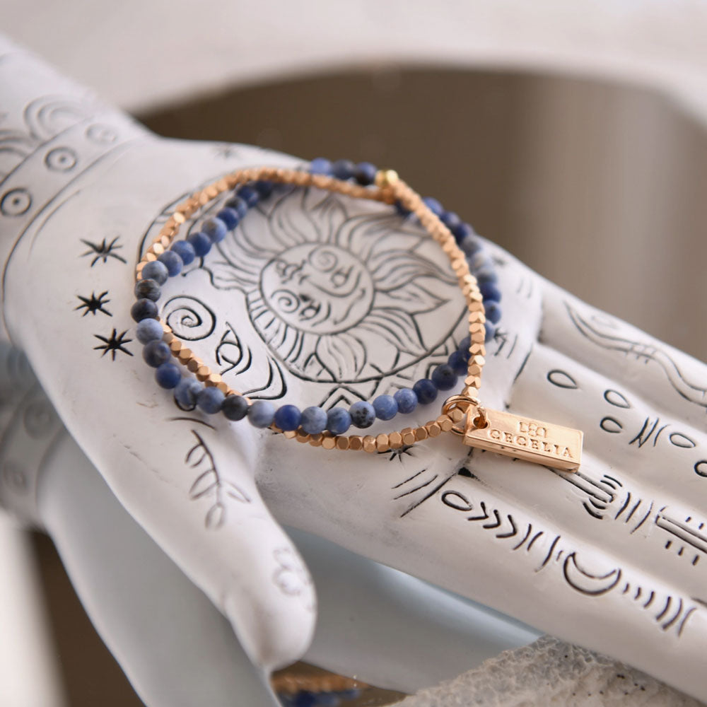 Sodalith und Gold Double Wrap Armband - Cecelia Designs Jewelry
