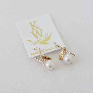 Perlen-Ohrringe mit Blatt - Katie Waltman - Lessful